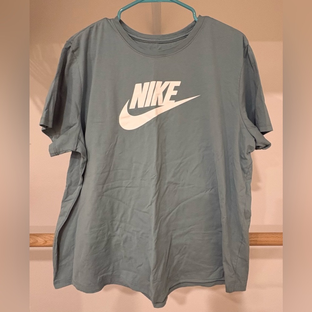 Nike Short Sleeve Tee in Sage Green